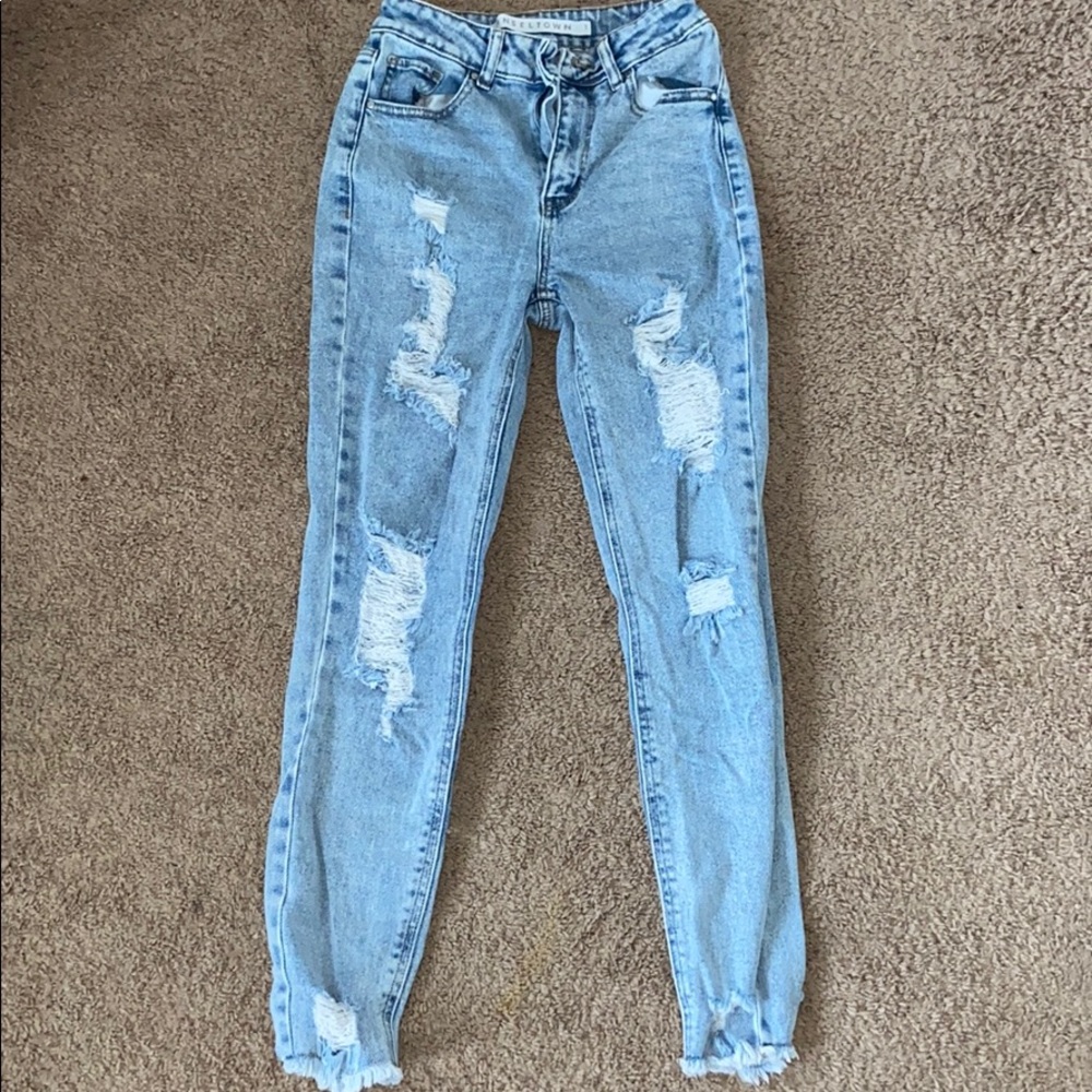 Light wash ripped high wasted skinny jeans